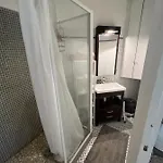 De * Párizs